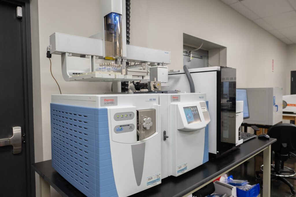 picture of chromatography-mass spectrometry machines