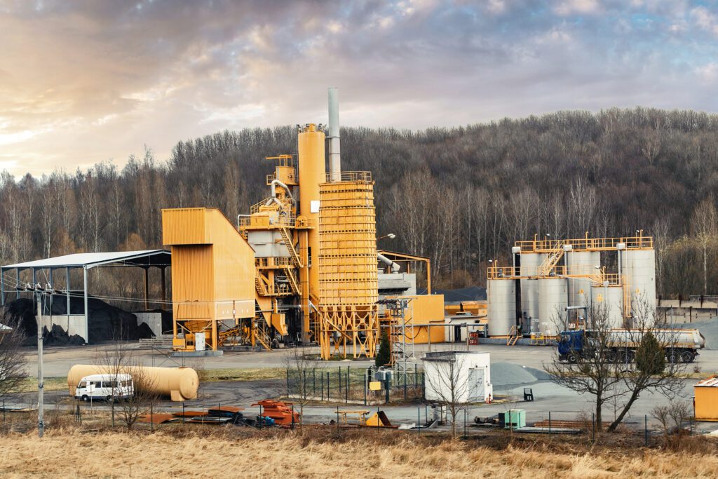 picture of an asphalt plant